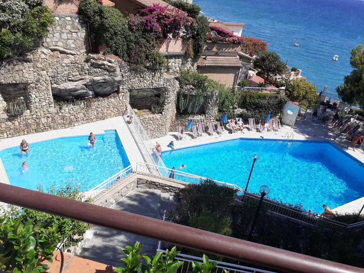 Conca Verde C21- Beach Front Little Villas Pool, Private Jacuzzi Sea View Andora Экстерьер фото